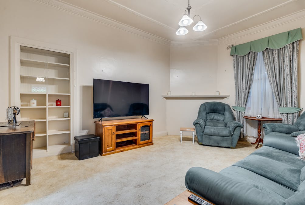 8 Courallie Street, Cowra, NSW, 2794 - Image 4