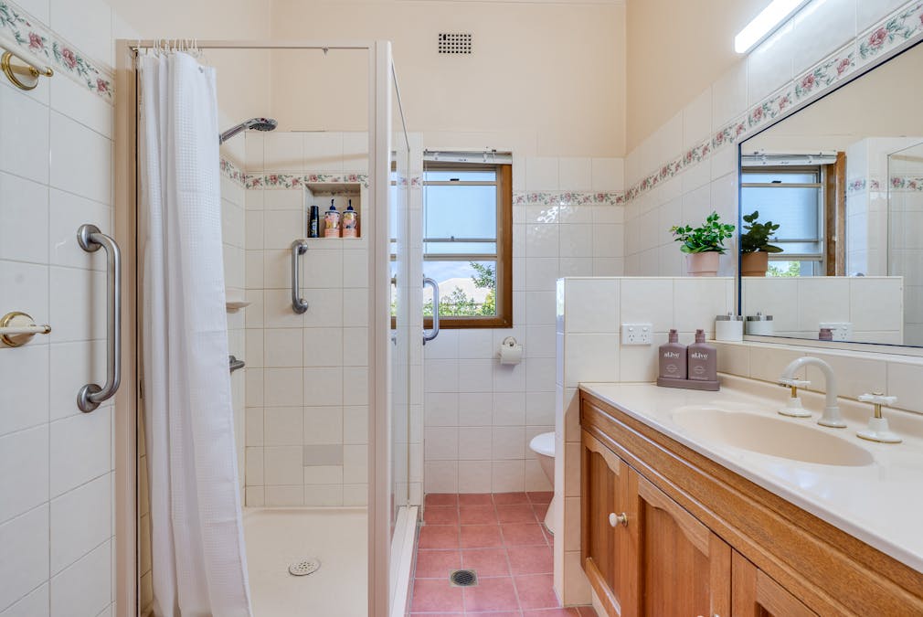 8 Courallie Street, Cowra, NSW, 2794 - Image 6