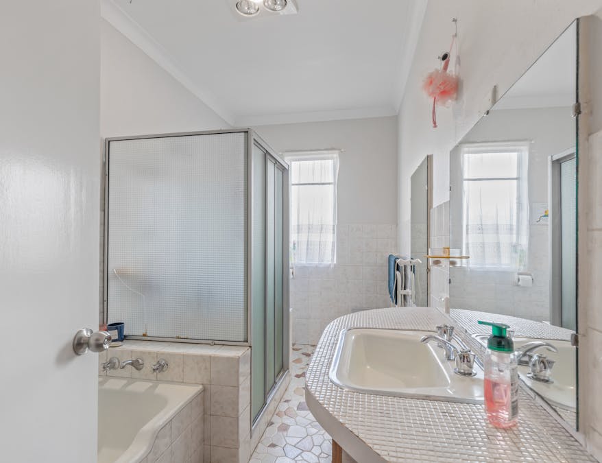 18 Macquarie Street, West Bathurst, NSW, 2795 - Image 14