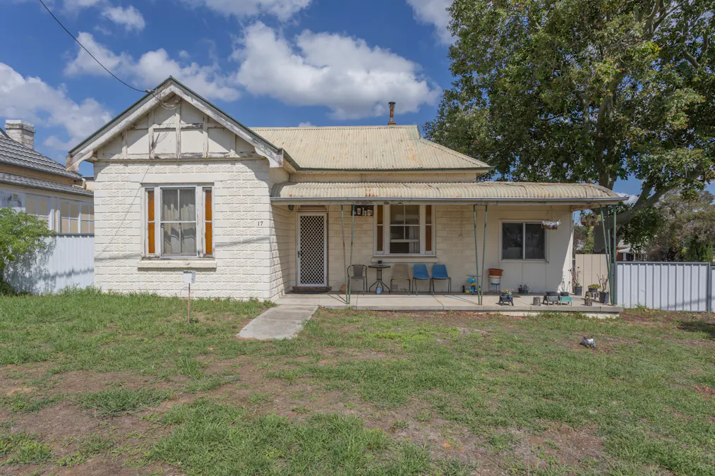 17 Parkes Street, Cowra, NSW, 2794 - Image 1