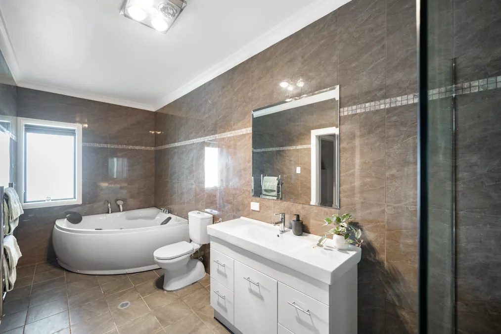 241 Hartwood Avenue, Robin Hill, NSW, 2795 - Image 17
