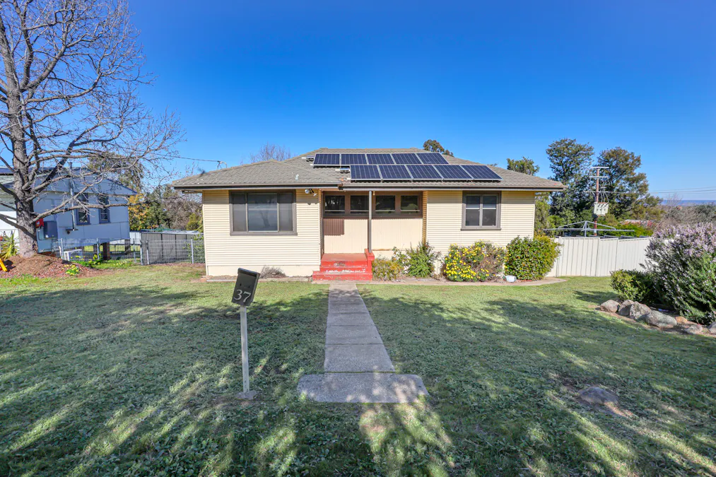 37 Bourke Street, Cowra, NSW, 2794 - Image 1