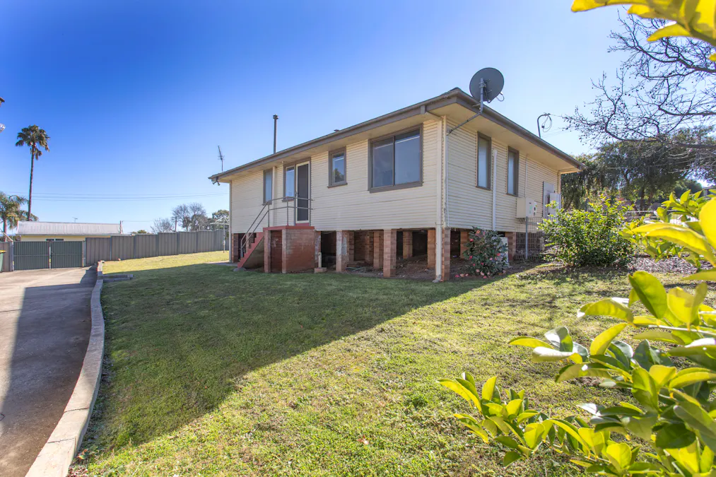37 Bourke Street, Cowra, NSW, 2794 - Image 12