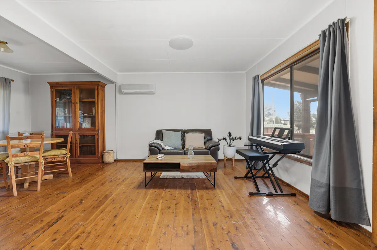 26 Lyall Street — photo 3 of 17