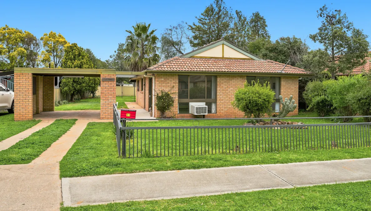 11 Logan Street, Cowra, NSW, 2794 - Image 1