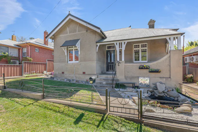 17 Gladstone Street, Bathurst, NSW, 2795
