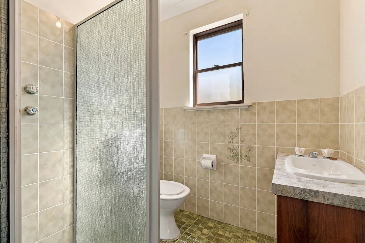 23 Elizabeth Avenue — photo 8 of 17
