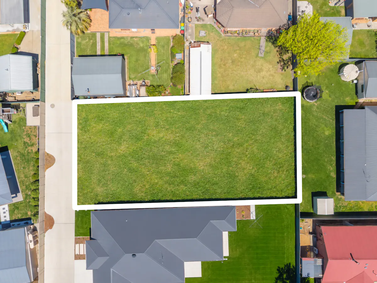 31 Loren Street — photo 2 of 4