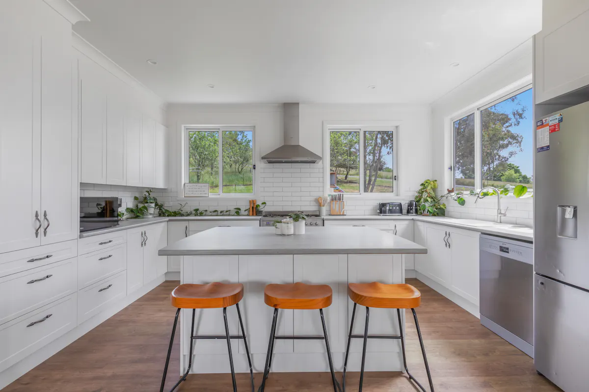 220 Boundary Road — photo 3 of 30