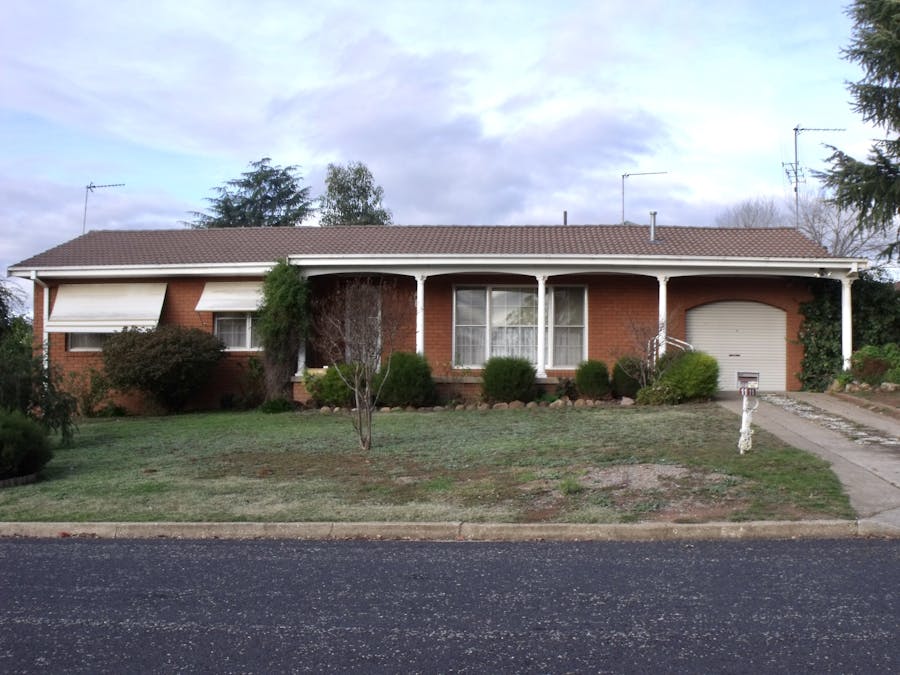11 Berowra Street, Cowra, NSW, 2794 - Image 1
