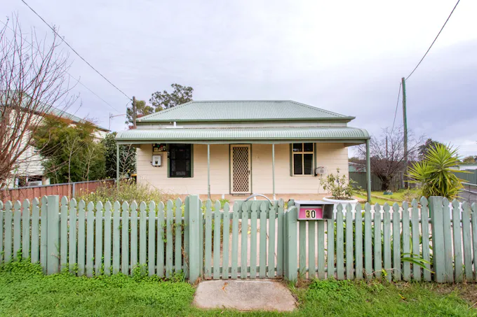30 Brisbane Avenue, Cowra, NSW, 2794 - Image 1
