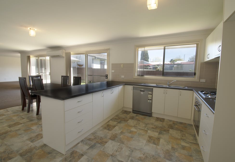 36 Ross Street, Oberon, NSW, 2787 - Image 2
