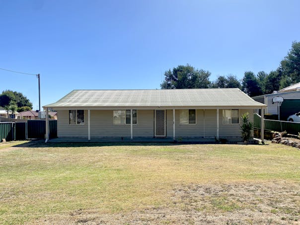 22 Darling Avenue, Cowra, NSW, 2794 - Image 1