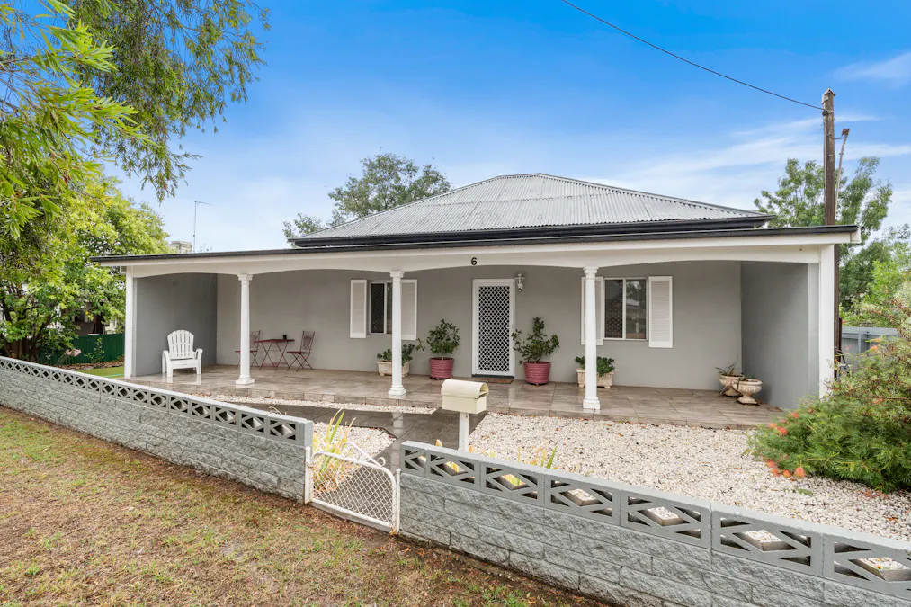 6 Argoon Street, Cowra, NSW, 2794 - Image 1