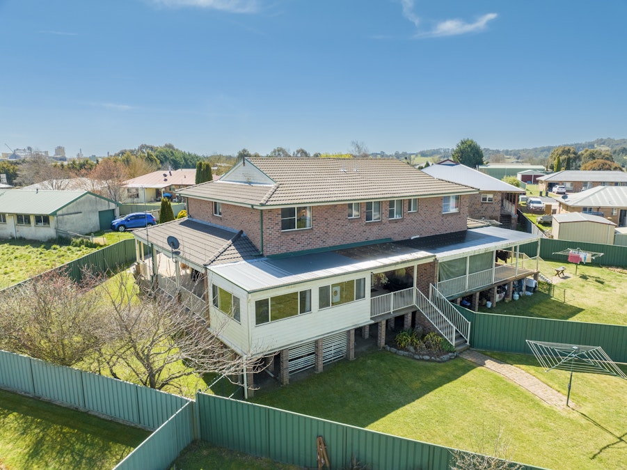 1 & 2/25 Brennan Crescent, Oberon, NSW, 2787 - Image 2