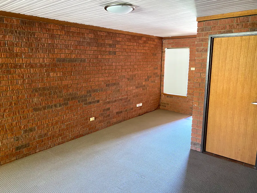2/42 Evans Street, Cowra, NSW, 2794 - Image 2