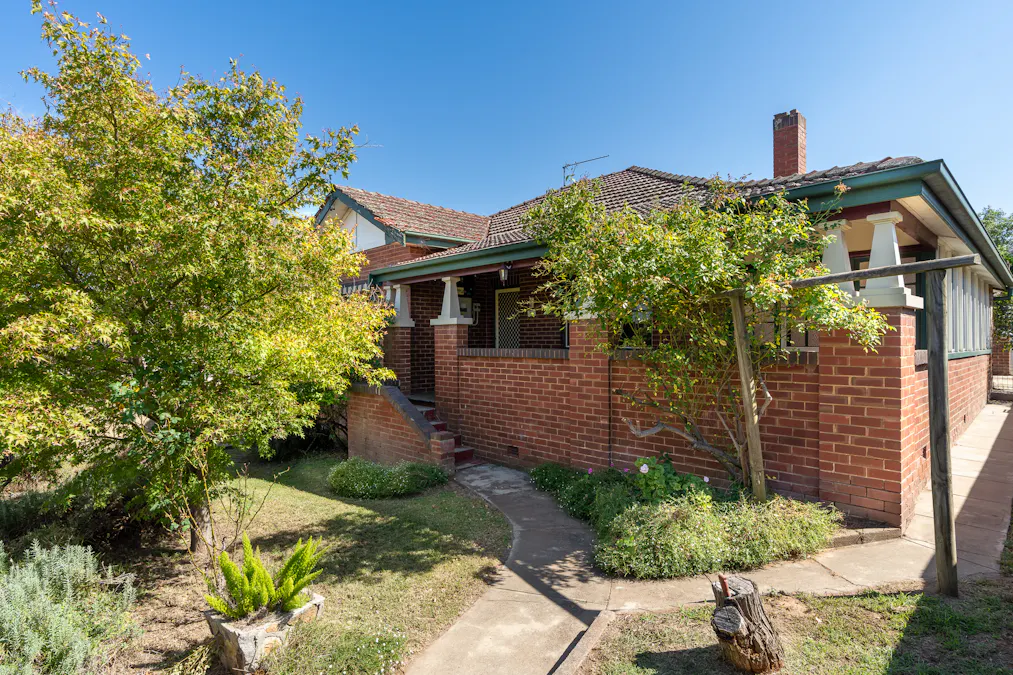 16 Liverpool Street, Cowra, NSW, 2794 - Image 1