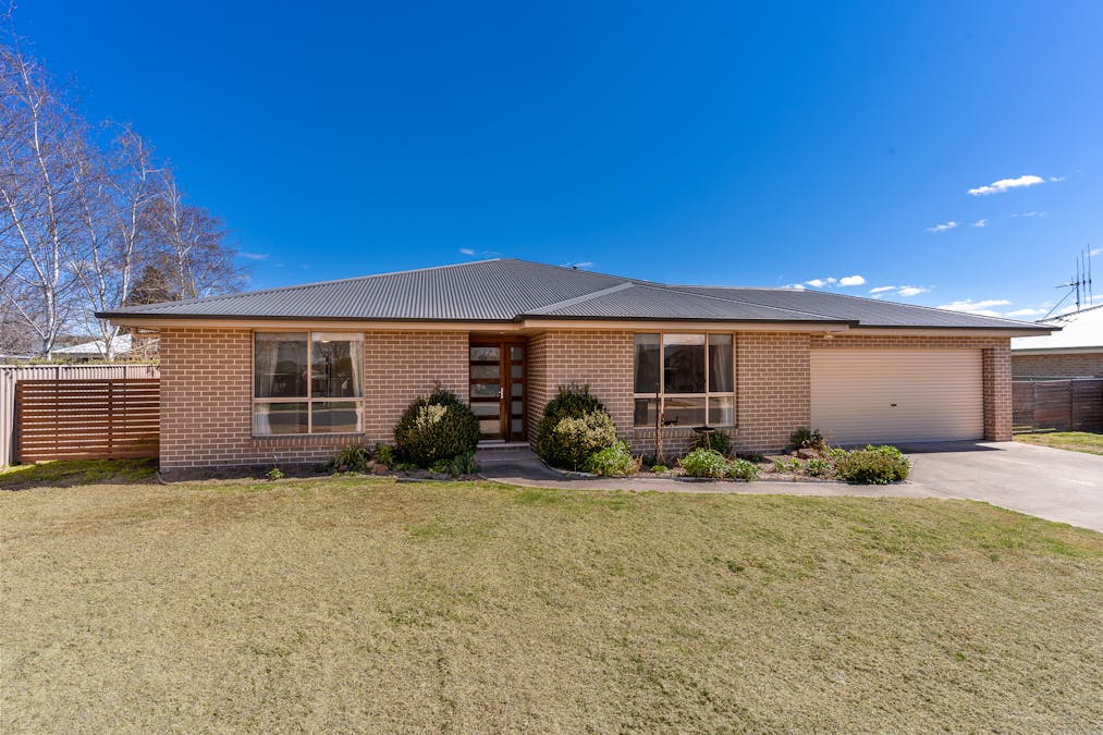 29 Raphael Street, Blayney, NSW, 2799 - Image 1
