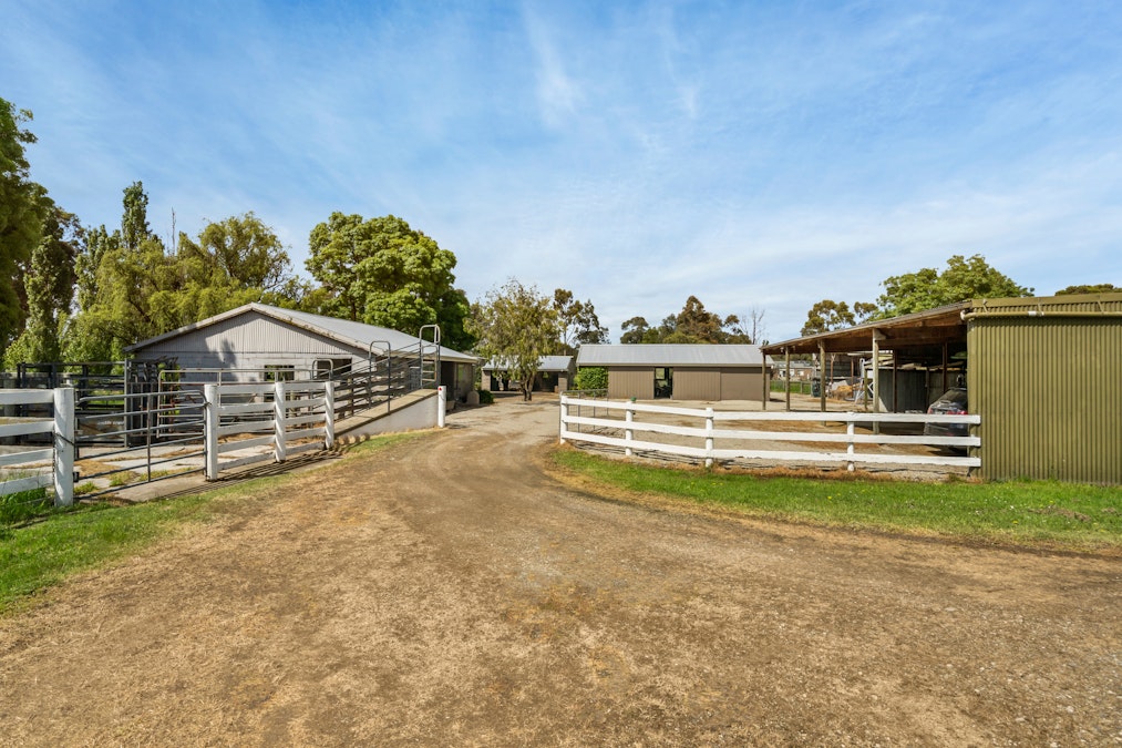 385 Five Mile Road, Pakenham South, VIC, 3810 - Image 17