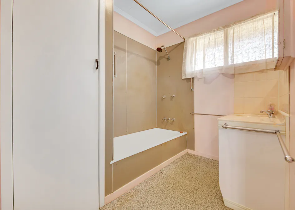 27 Busteed Street, West Gladstone, QLD, 4680 - Image 10