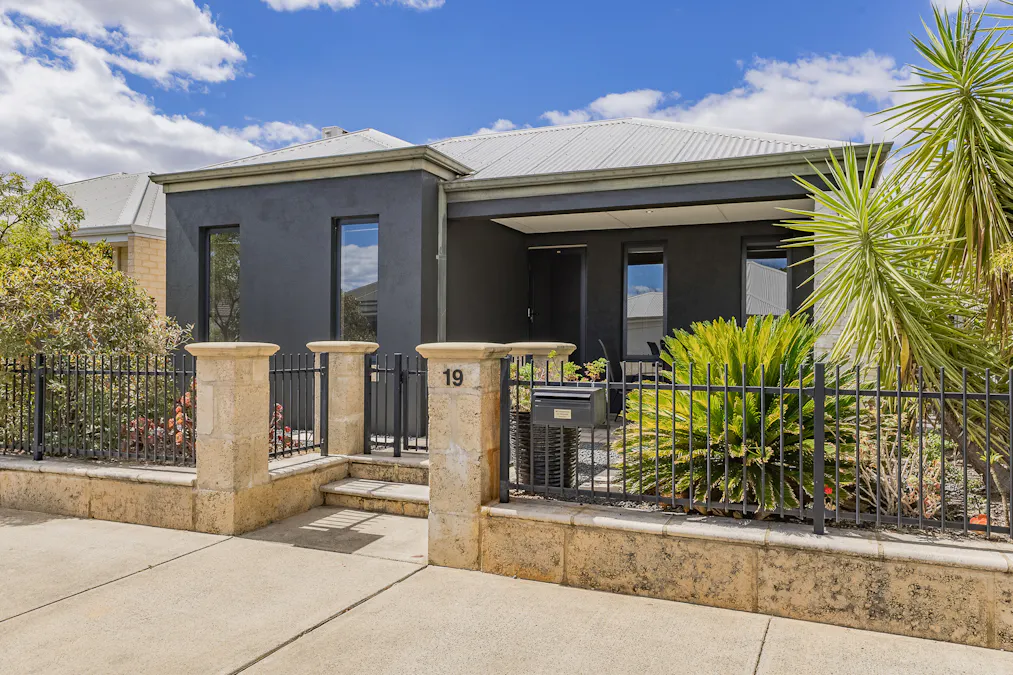 19 Bremer Way, South Yunderup, WA, 6208 - Image 1