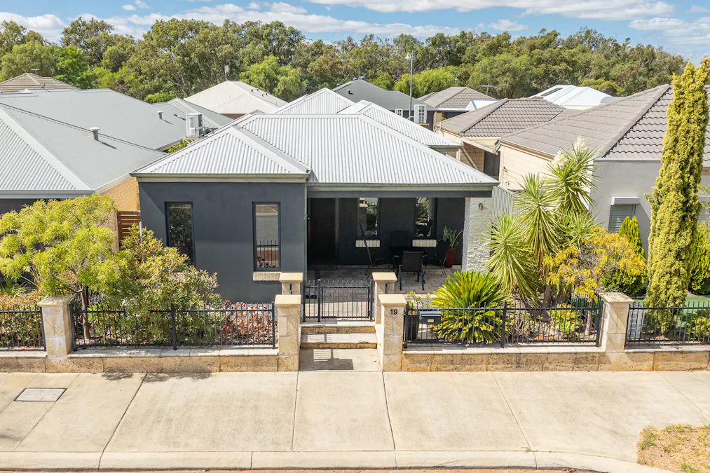 19 Bremer Way, South Yunderup, WA, 6208 - Image 2