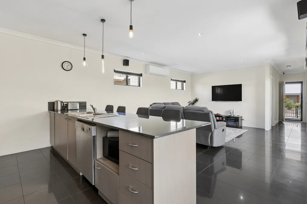 19 Bremer Way, South Yunderup, WA, 6208 - Image 6
