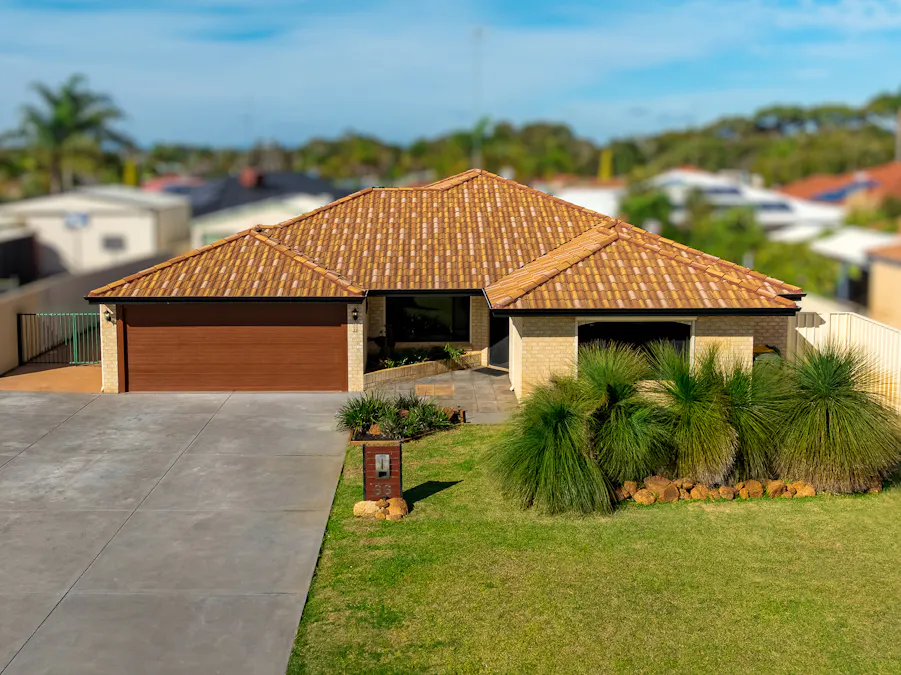 66 Floribunda Avenue, Halls Head, WA, 6210 - Image 2