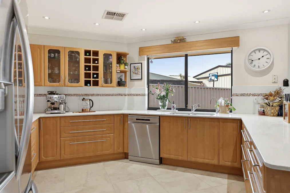 66 Floribunda Avenue, Halls Head, WA, 6210 - Image 9