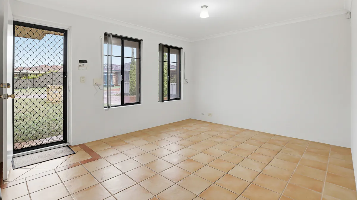 8 Manya Close, Greenfields, WA, 6210 - Image 2