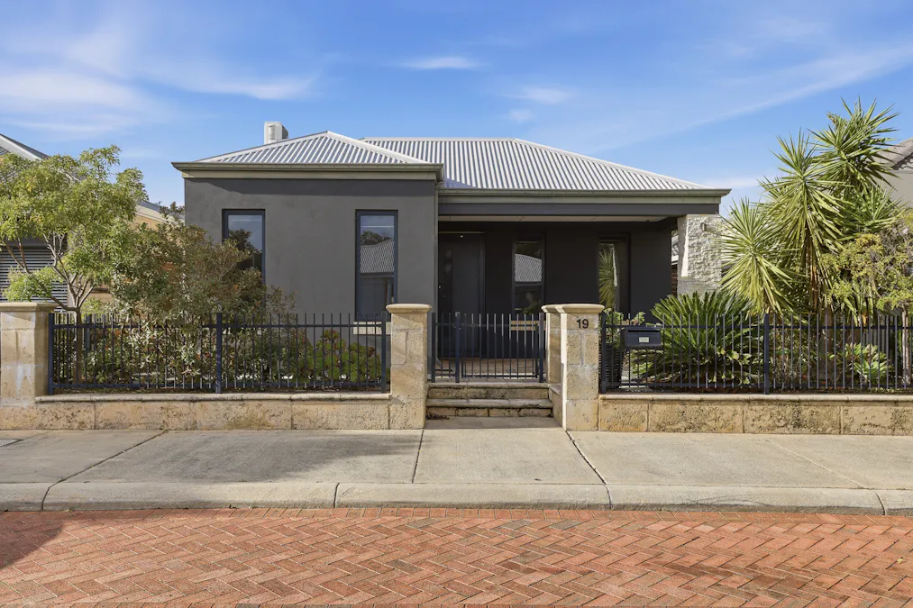 19 Bremer Way, South Yunderup, WA, 6208 - Image 1