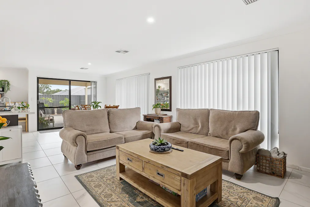 1 Topiary Street, Lakelands, WA, 6180 - Image 8