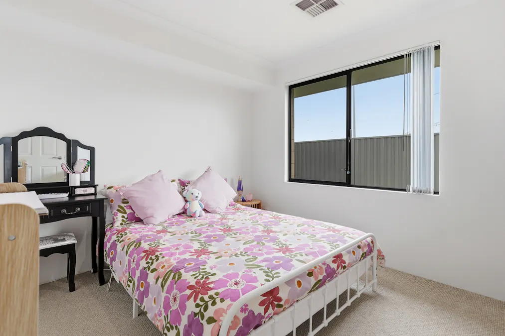 1 Topiary Street, Lakelands, WA, 6180 - Image 18