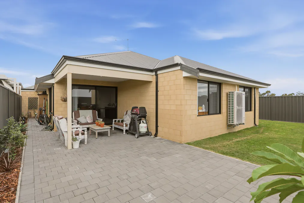 1 Topiary Street, Lakelands, WA, 6180 - Image 23