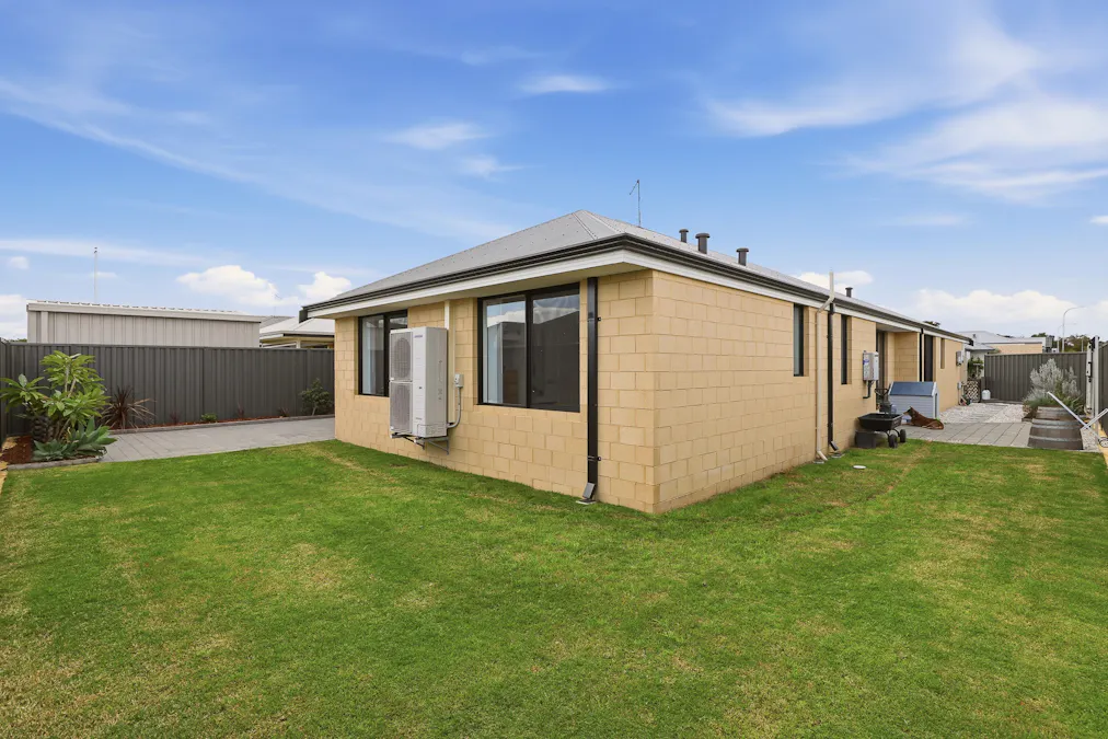 1 Topiary Street, Lakelands, WA, 6180 - Image 24