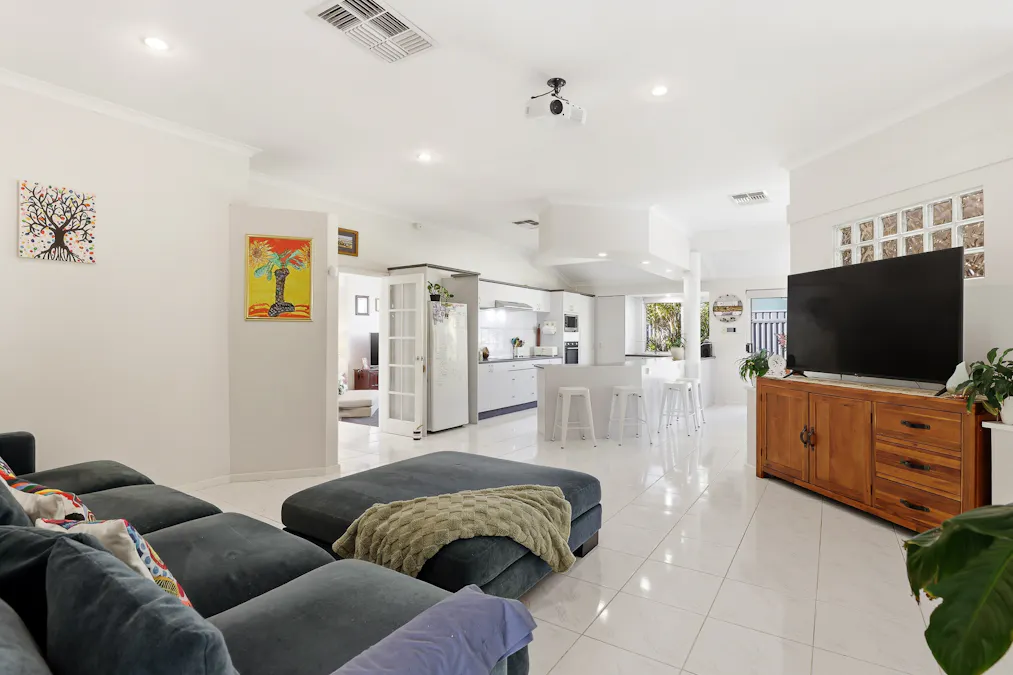 2 Summerlea Avenue, Meadow Springs, WA, 6210 - Image 9
