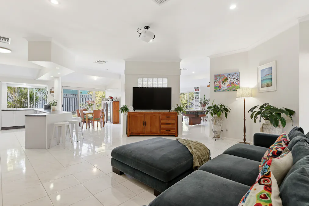 2 Summerlea Avenue, Meadow Springs, WA, 6210 - Image 8