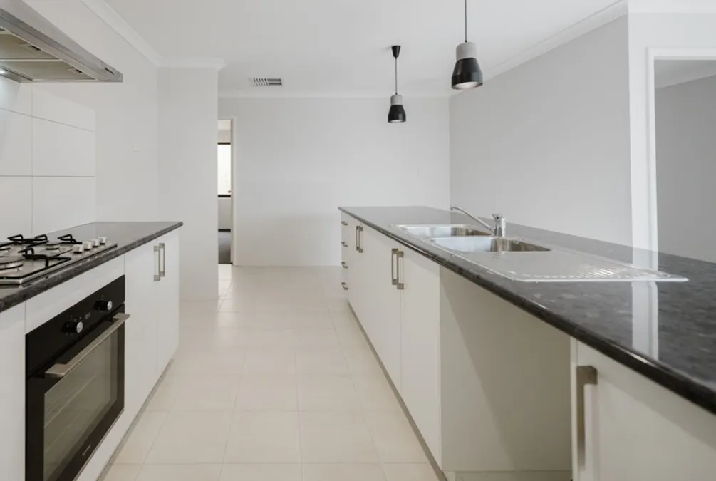 284 Peelwood Parade, Halls Head, WA, 6210 - Image 4