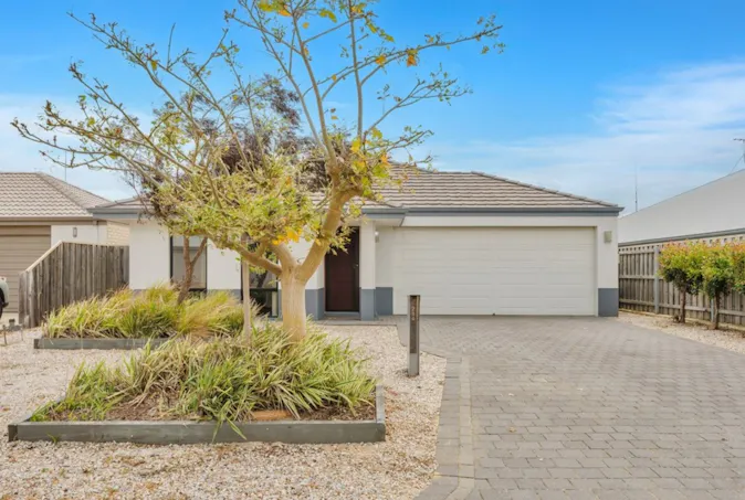 284 Peelwood Parade, Halls Head, WA, 6210 - Image 1