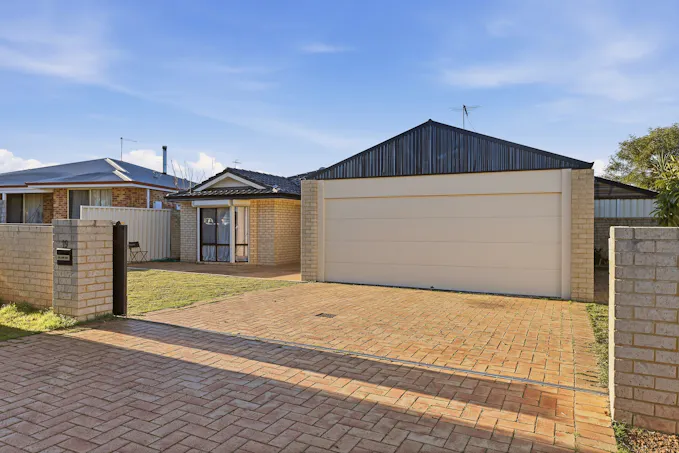 19 Appressa Place, Greenfields, WA, 6210 - Image 1