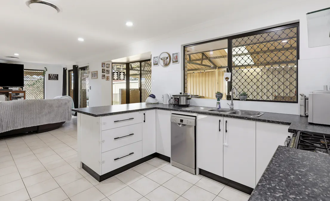19 Appressa Place, Greenfields, WA, 6210 - Image 4