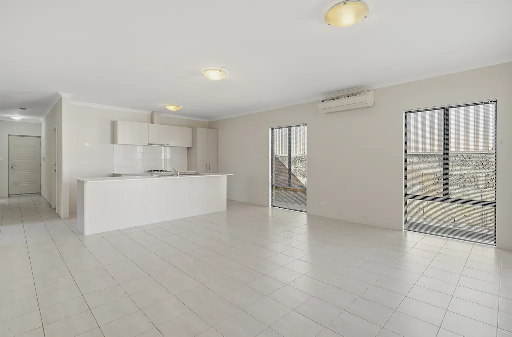 4 Saltspray Road, Singleton, WA, 6175 - Image 2