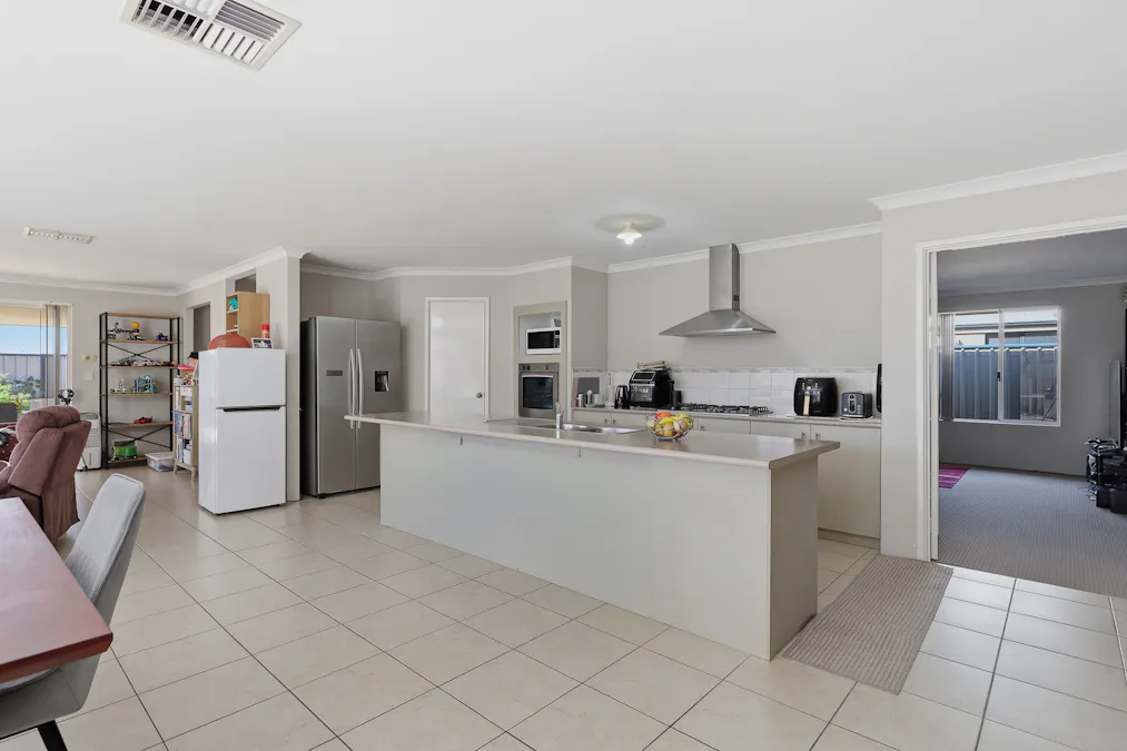 147 Pebble Beach Boulevard, Meadow Springs, WA, 6210 - Image 5