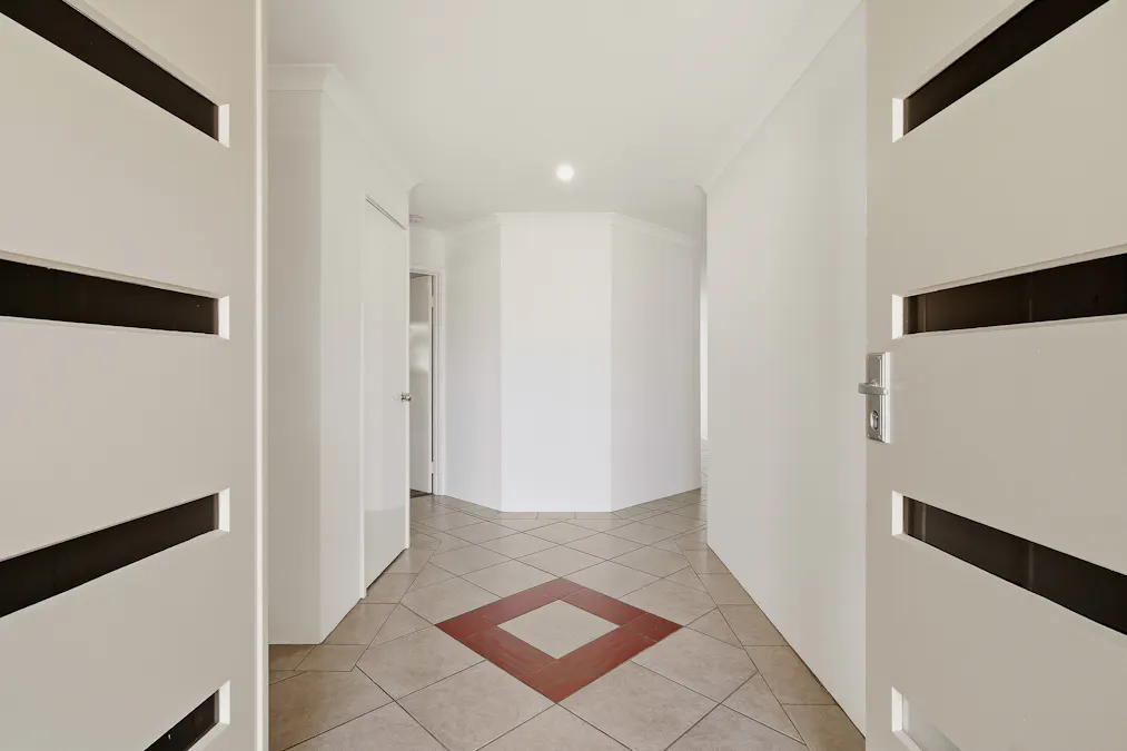 21 Loretta Parkway, Lakelands, WA, 6180 - Image 2