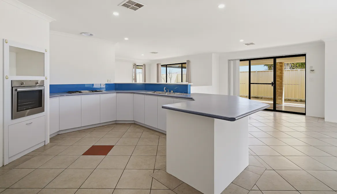 21 Loretta Parkway, Lakelands, WA, 6180 - Image 10