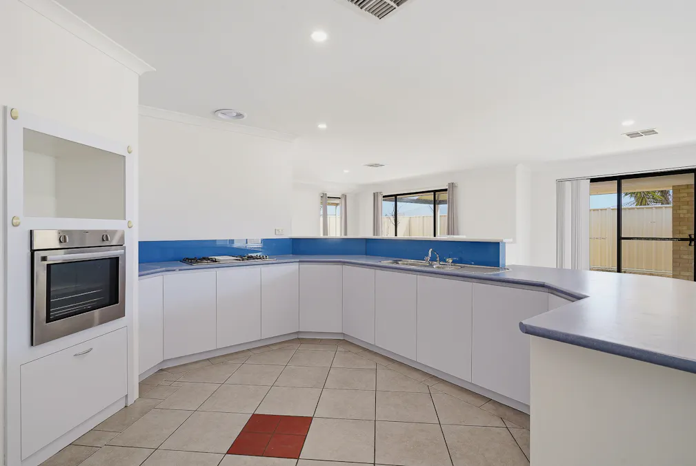 21 Loretta Parkway, Lakelands, WA, 6180 - Image 11