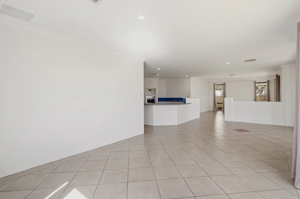 21 Loretta Parkway, Lakelands, WA, 6180 - Image 14