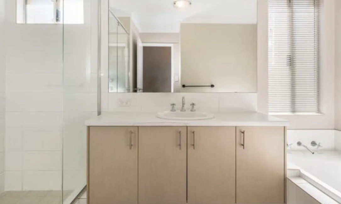 42 Clarkshill Road — photo 4 of 5