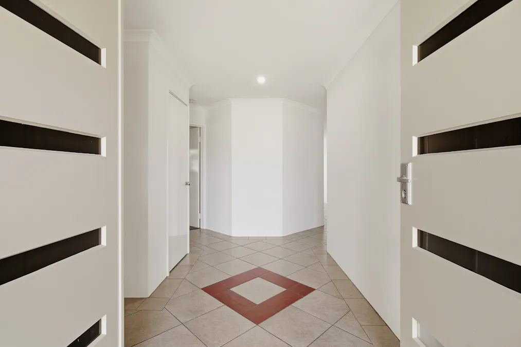 21 Loretta Parkway, Lakelands, WA, 6180 - Image 4
