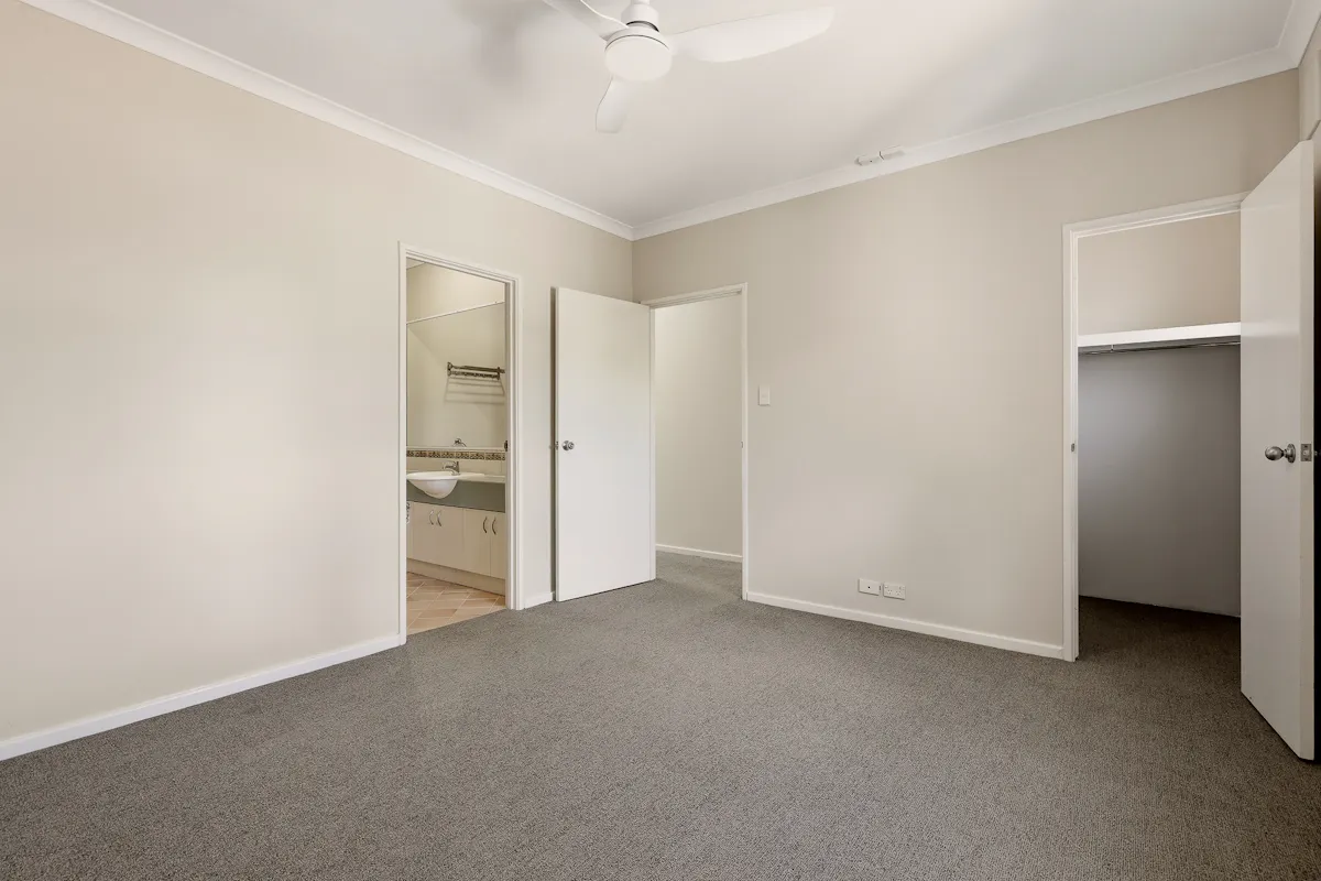 40 / 20 Apollo Place — photo 4 of 17